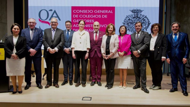 ep el presidente de los gestores administrativos fernando santiago toma posesion en su cuarto