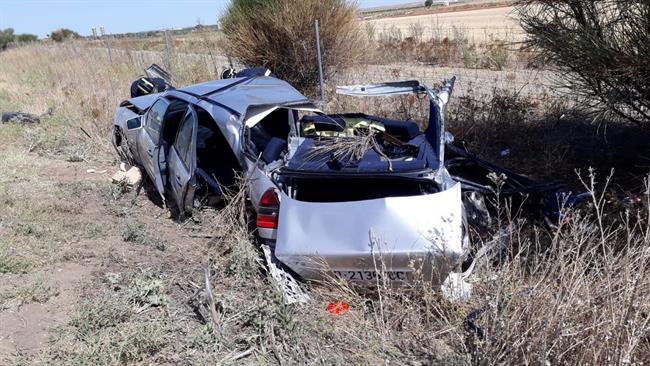 Estado de uno de los vehículos accidentados | @BOMBEROSDIP_VLL ep estadounolos vehiculos accidentados