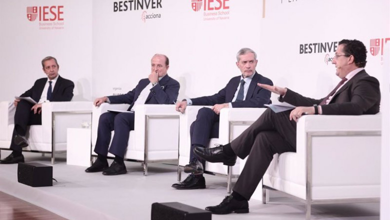 (I-D) El director de Estretagia y Sostenibilidad de la Asociación Española de Banca, Juan Carlos Delrieu; el ex Ministro de Industria, Turismo y Comercio de España, Miguel Sebastián; el director de Europa Press, Javier García Vila y el director General de | Eduardo Parra - Europa Press ep i d el director de estretagia y sostenibilidad de la asociacion espanola de banca juan carlos