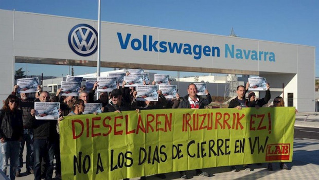 ep imagen de una concentracion de lab frente a volkswagen navarra en 2018