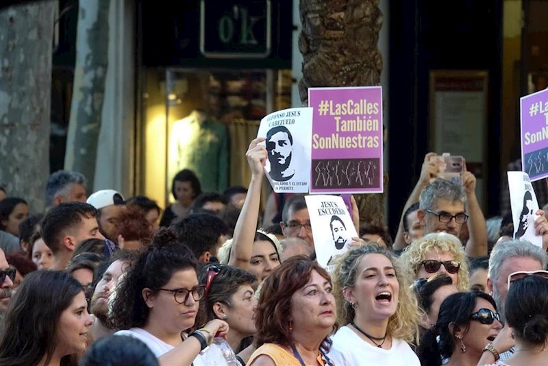 ep manifestacion contra la puesta en libertad provisional de la manada foto de archivo ep manifestacion contra la puesta en libertad provisional de la manada foto de archivo