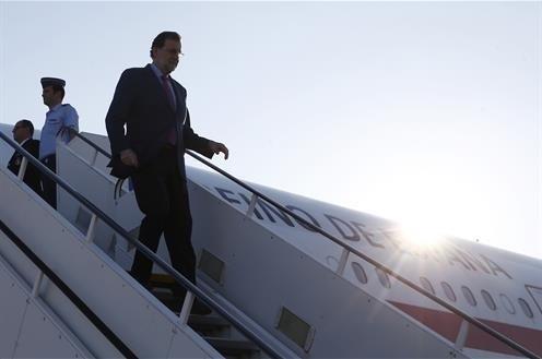 Mariano Rajoy baja de un avión | POOL MONCLOA / DIEGO CRESPO / ARCHIVO ep mariano rajoy bajaun avion