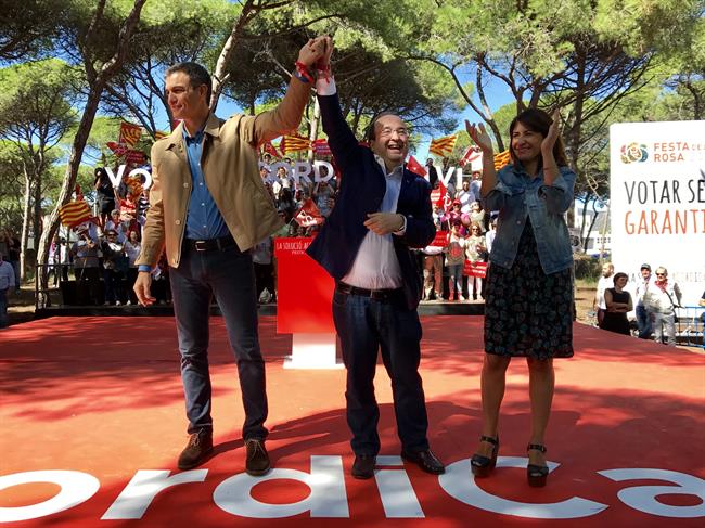 Pedro Sánchez, Miquel Iceta y Raquel Sánchez en la Festa de la Rosa del PSC | EUROPA PRESS ep pedro sanchez miquel icetaraquel sanchezla festala rosapsc