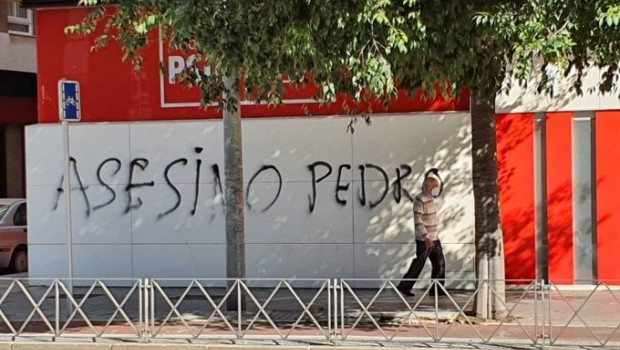 ep pintada en la sede del psoe