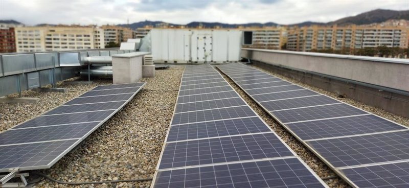 ep placas solares fotovoltaicas en un tejado ep placas solares fotovoltaicas en un tejado