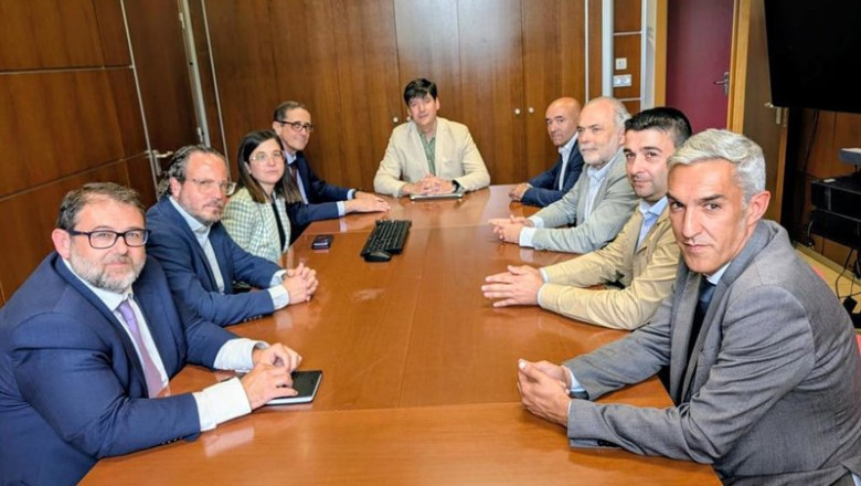 ep responsables de airbus helicopters y grupo carreira junto miembros del gobierno del principado de