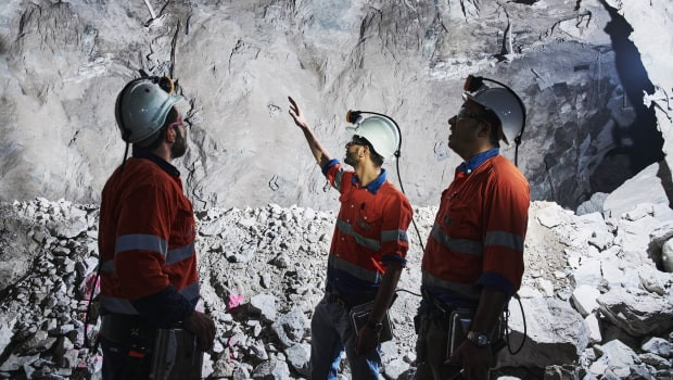 dl centamin minier minier mine souterraine mineurs de sukari ftse 250 min