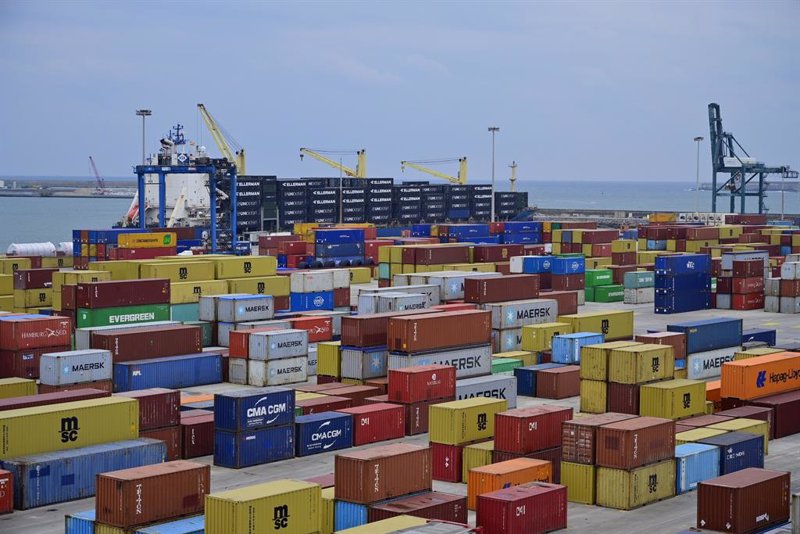 El déficit comercial cae un 10,7% hasta octubre, con 31.023 millones de euros