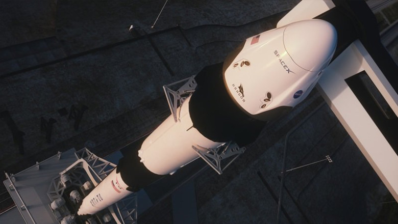 ep archivo   nave crew dragon en la cuspide de un cohete falcon 9
