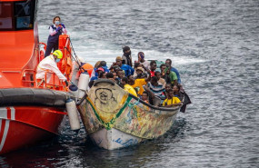 ep archivo   salvamento maritimo encuentra un cayuco con 73 personas antes de llegar al muelle de la