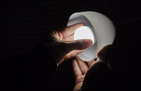 ep archivo un hombre cambia la bombilla de una lampara en madrid espana a 12 de enero de 2021 ep archivo un hombre cambia la bombilla de una lampara en madrid espana a 12 de enero de 2021