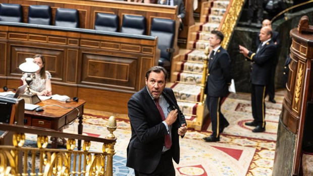 ep el ministro de transportes oscar puente durante una sesion plenaria en el congreso de los