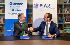 ep firma del acuerdo entre el director de operaciones por cuenta propia de cesce manuel alves y el