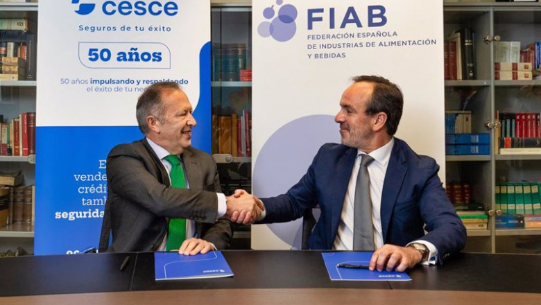Firma del acuerdo entre el director de operaciones por Cuenta Propia de Cesce, Manuel Alves, y el director general de FIAB, Mauricio García de Quevedo. | FIAB ep firma del acuerdo entre el director de operaciones por cuenta propia de cesce manuel alves y el