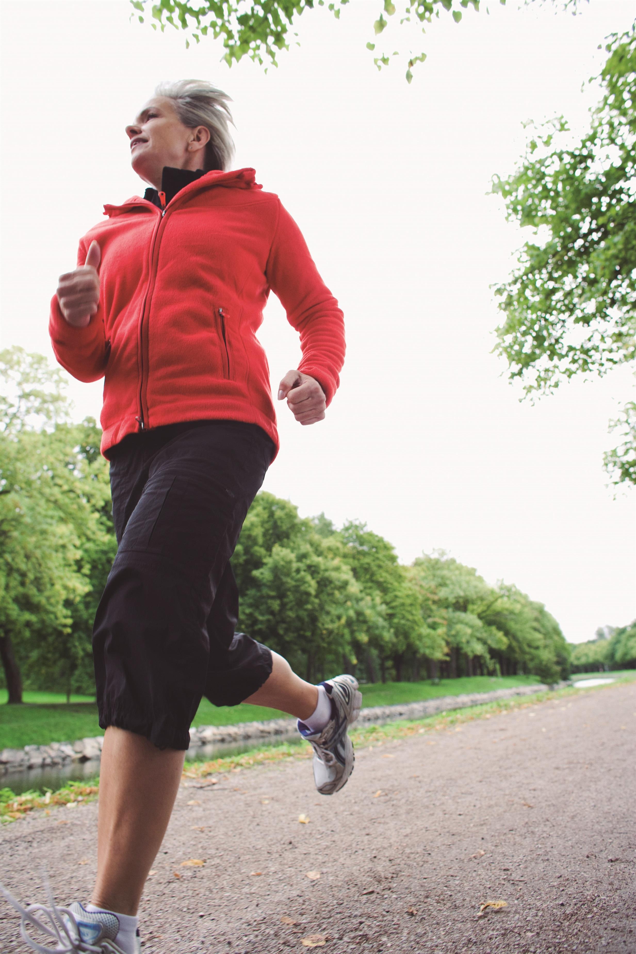 ep footing correr ejercicio fisico mujer corriendo