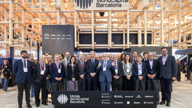ep foto de familia de la visita de foment al mwc