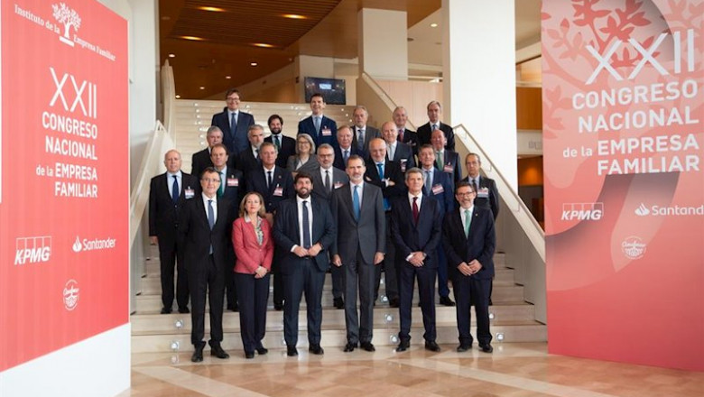 ep foto de familia del xxii congreso nacional de la empresa familiar en la primera fila la ministra
