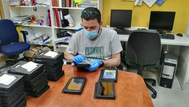 ep fundacion once distribuye 200 tabletas entre victimas de violencia de genero con discapacidad y