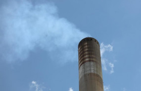 ep imagen de una chimenea en la central termica teruel de la localidad turolense de andorra