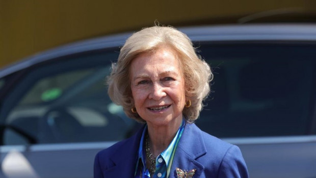 ep la reina sofia llega al hospital a ver al rey juan carlos el dia despues de su operacion