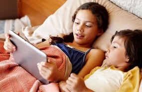 ep netflix lifestyle smartphone movil tablet tecnologi n menores pelicula cama ep netflix lifestyle smartphone movil tablet tecnologi n menores pelicula cama