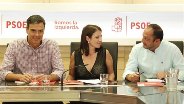 ep pedro sanchez adriana lastragomezcelis durantereunionpsoe