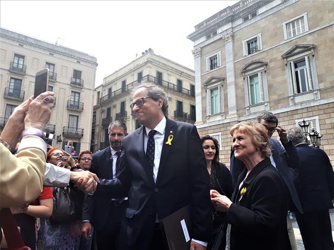 Presidente Quim Torra saluda a concentrados tras tomar posesión su Govern | EUROPA PRESS ep presidente quim torra saludaconcentradostomar posesiongovern