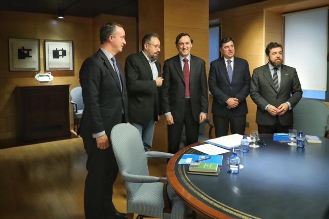 Rafael Hernando y Juan Carlos Girauta, en la reunión de PP y CIudadanos | GPPOPULAR ep rafael hernandojuan carlos girauta enreunionppciudadanos