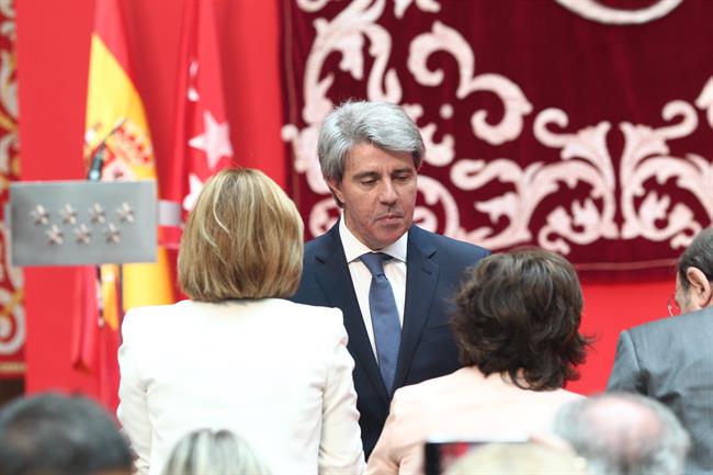 Santamaría y Cospedal durante la toma de posesión de Ángel Garrido | EUROPA PRESS ep santamariacospedal durantetomaposesion de angel garrido