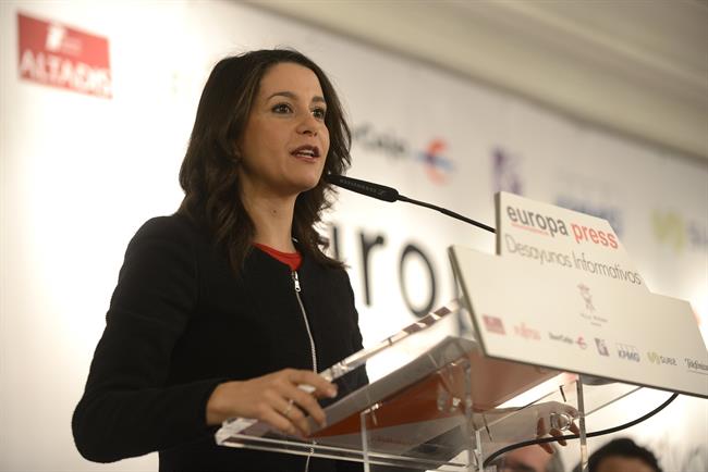 Selección De Fotos Del Desayuno Informativo Con Inés Arrimadas, Candidata A La P | EUROPA PRESS ep seleccionfotosdesayuno informativoines arrimadas candidatala p 20171204121107