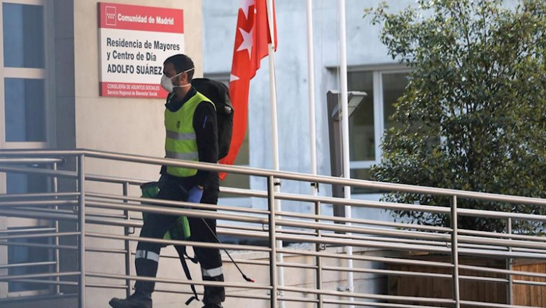 ep un militar de la ume se dirige a la puerta de la residencia de ancianos adolfo suarez donde ep un militar de la ume se dirige a la puerta de la residencia de ancianos adolfo suarez donde