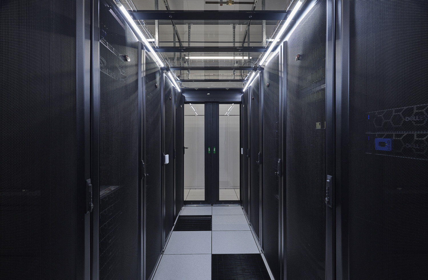 Una campaña satírica propone refrigerar con orina los centros de datos