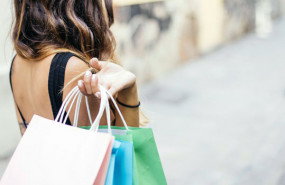 dl shopping high street footfall retail high st clothing retailer stores spending consumer pb