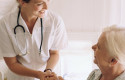 ep archivo consulta medica enfermeta atiende a una anciana medico ep archivo consulta medica enfermeta atiende a una anciana medico