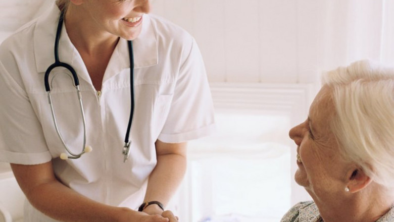 ep archivo   consulta medica enfermeta atiende a una anciana medico