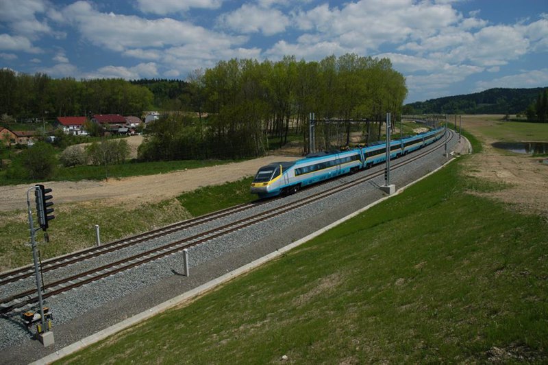 https://img3.s3wfg.com/web/img/images_uploaded/c/e/ep_archivo_-_corredor_ferroviario_de_ohla_en_republica_checa.jpg