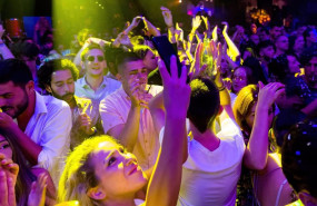 ep archivo decenas de personas asisten a la fiesta flower power en la discoteca pacha ibiza ep archivo decenas de personas asisten a la fiesta flower power en la discoteca pacha ibiza