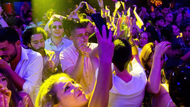 ep archivo   decenas de personas asisten a la fiesta flower power en la discoteca pacha ibiza