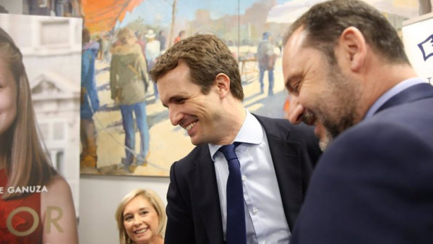 ep archivo   el ministro de transportes jose luis abalos junto al presidentel del pp pablo casado en