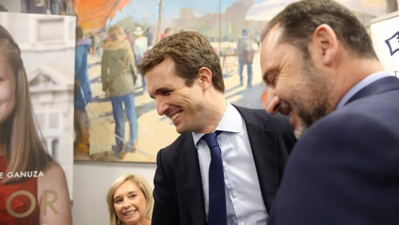 ep archivo   el ministro de transportes jose luis abalos junto al presidentel del pp pablo casado en