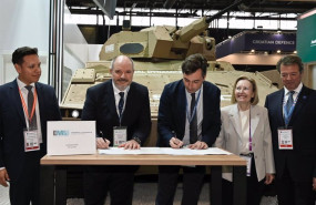 ep archivo   firma del acuerdo entre escribano y general dynamics european land systems
