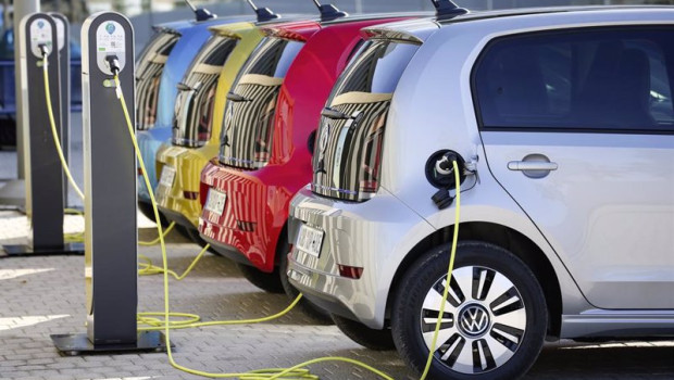 ep archivo   las matriculaciones de turismos electrificados caen un 7 interanual en marzo hasta las