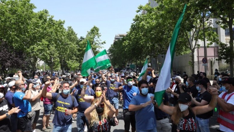 ep archivo marcha de los trabajadores de airbus hacia el ministerio de industria para mostrar su ep archivo marcha de los trabajadores de airbus hacia el ministerio de industria para mostrar su