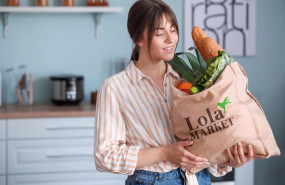 ep archivo   young woman with fresh products from market at home