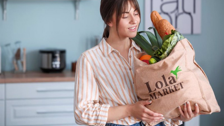 Archivo - Young woman with fresh products from market at home | ALIEXPRESS LOLA MARKET - Archivo ep archivo young woman with fresh products from market at home