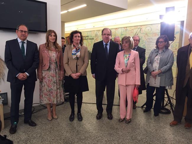 Burgos: Herrera (C) antes de inaugura la exposición MEH | EUROPA PRESS ep burgos herrera c antesinauguraexposicion meh