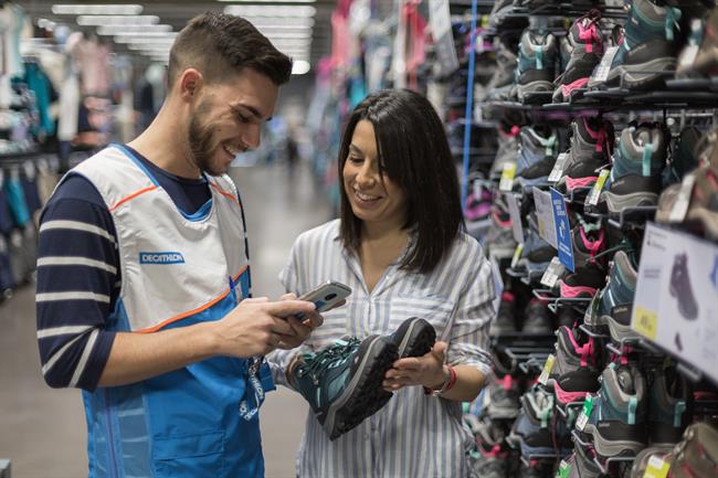 Colaborador en una tienda de Decathlon | DECATHLON ep colaboradoruna tiendadecathlon