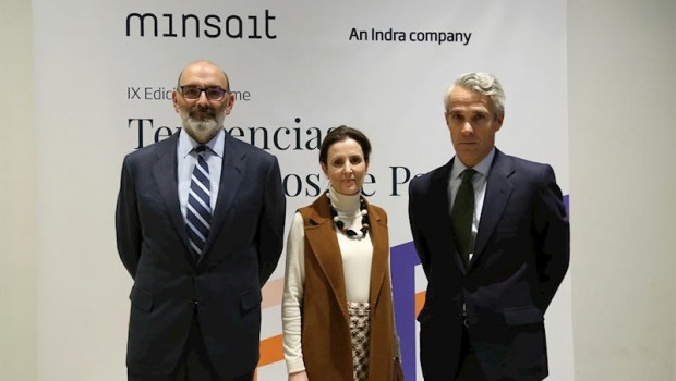 ep de izquierda a derecha fernando abril-martorell presidente de indra cristina ruiz ortega