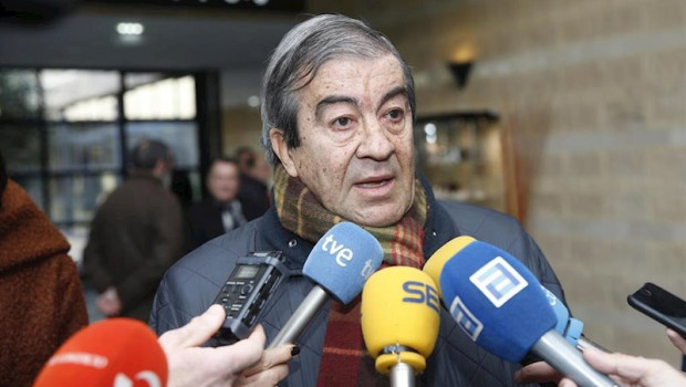 ep el exministro francisco alvarez cascos acude al tanatorio de cabuenes gijon para dar las
