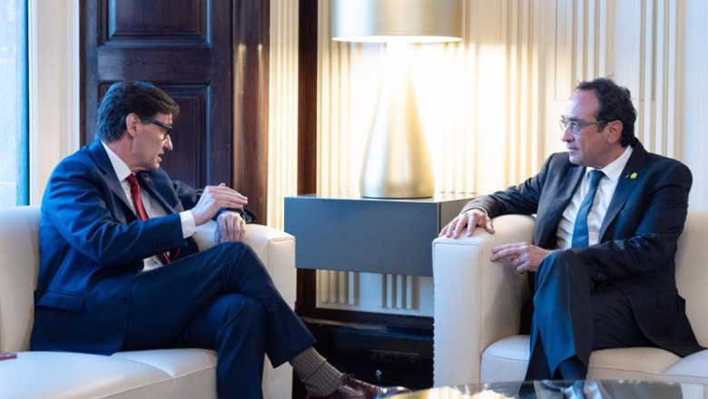 El líder del PSC, Salvador Illa (i) y el presidente del Parlament de Cataluña, Josep Rull (d) | David Zorrakino - Europa Press ep el lider del psc salvador illa i y el presidente del parlament de cataluna josep rull d